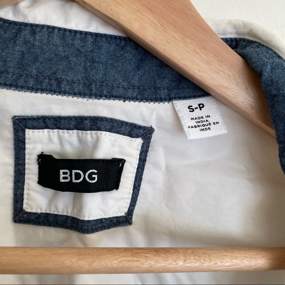Button down - Picture 2 of 4